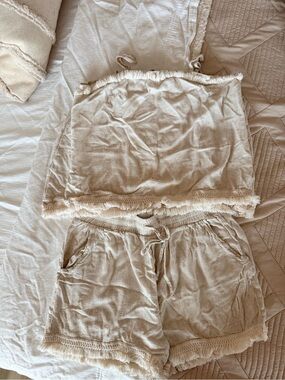 Women’s Cream Two-Piece Lounge Set - Sleeveless Crop Top & Shorts